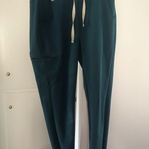 Figs Caribbean Blue size Small (Tall)
